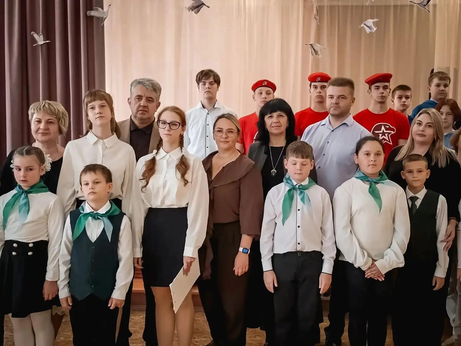 В городском округе Клин в школе имени Маргариты Калининой открыли «Парту Героя», посвящённую клинчанину, Герою Советского Союза Сергею Николаевичу Исаеву.