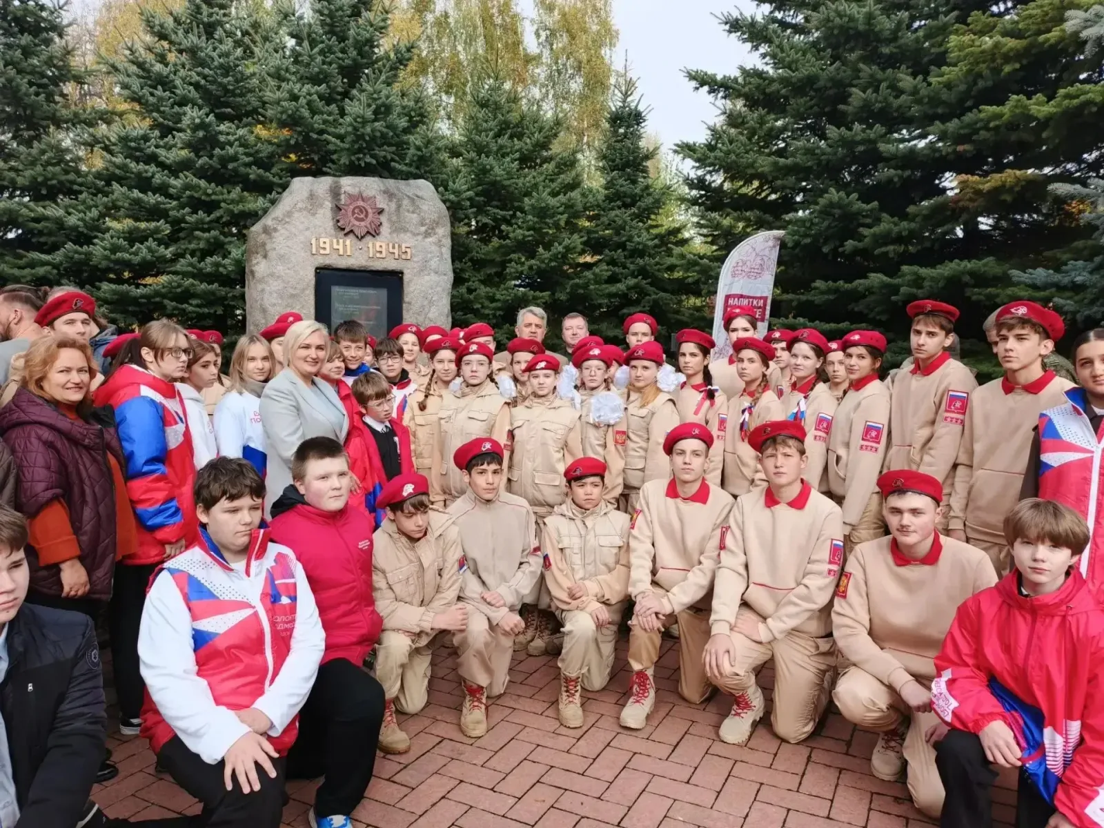 В городском округе Клин на Аллее Памяти прошла церемония передачи крупной партии гумпомощи.